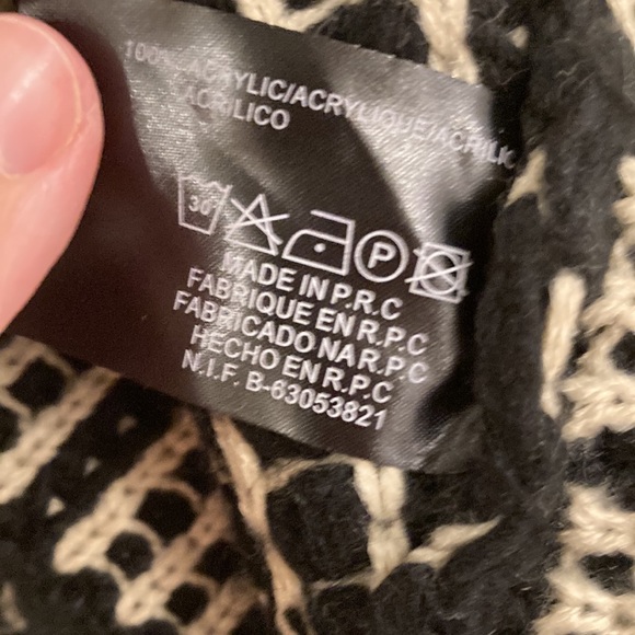 Luxury Italian NWT poncho - Picture 4 of 5